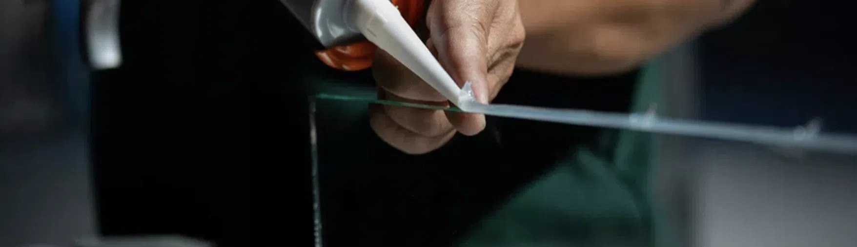 Industrial Glass Adhesive: The Ultimate Guide for Manu
